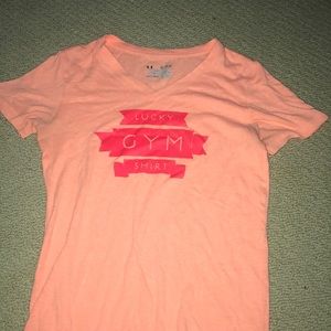 UNDER ARMOUR SEMI-FITTED TEE